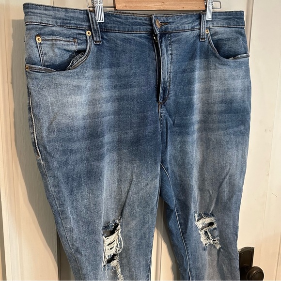 STS Blue | Distressed Denim - Picture 2 of 6